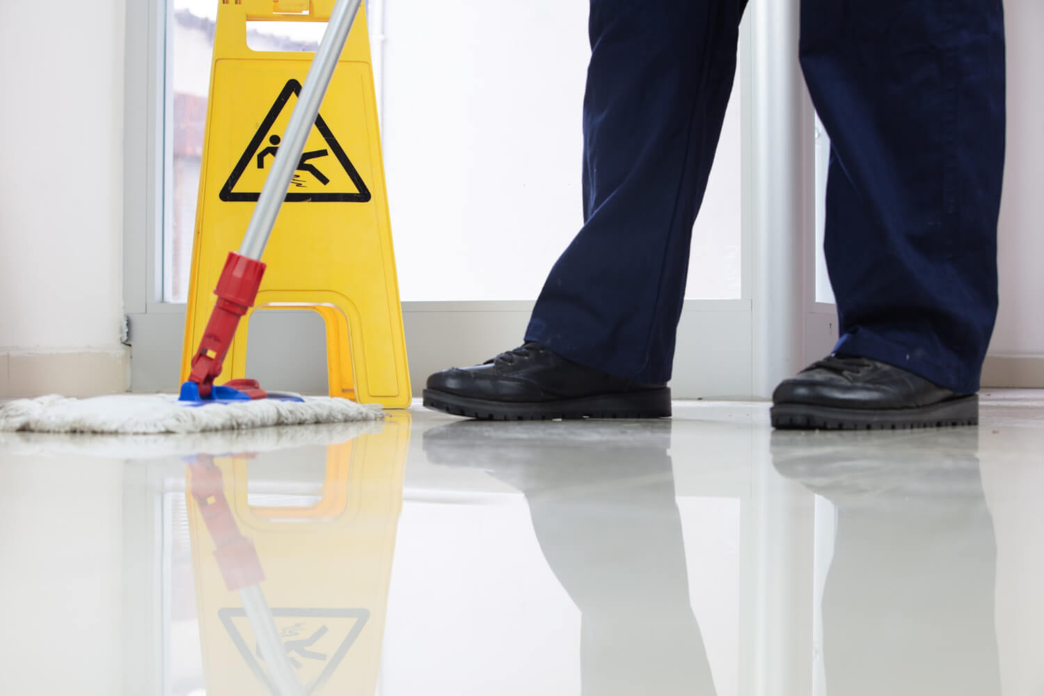 The Best Techniques for Cleaning Large Floor Areas Quickly and Effectively