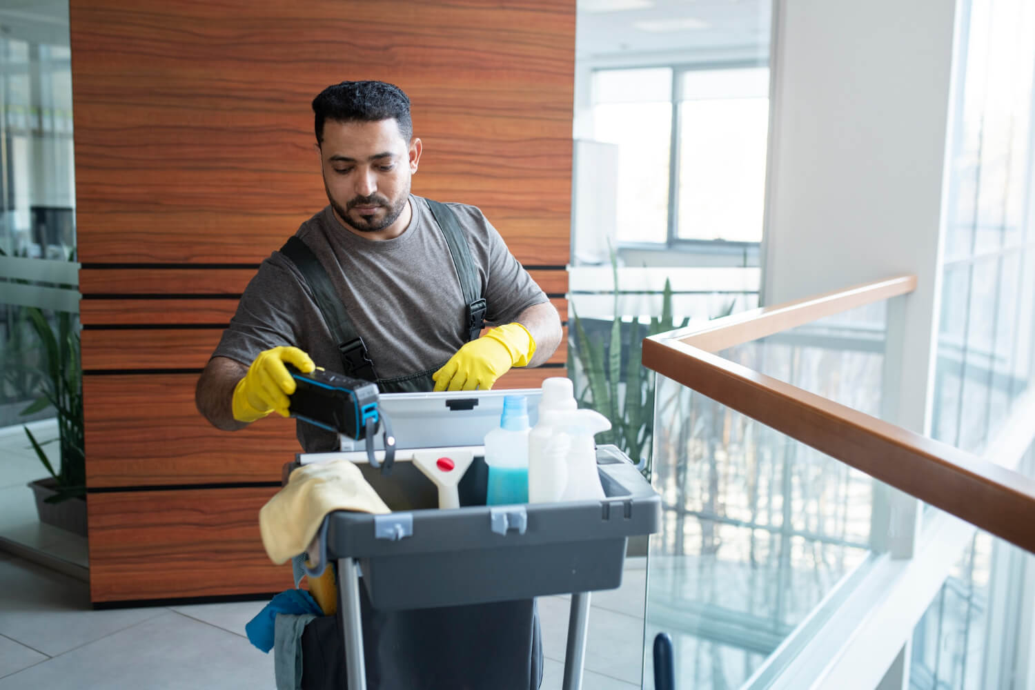 Cleaning Equipment Repairs: Red Flags That Mean It’s Time to Call in the Experts