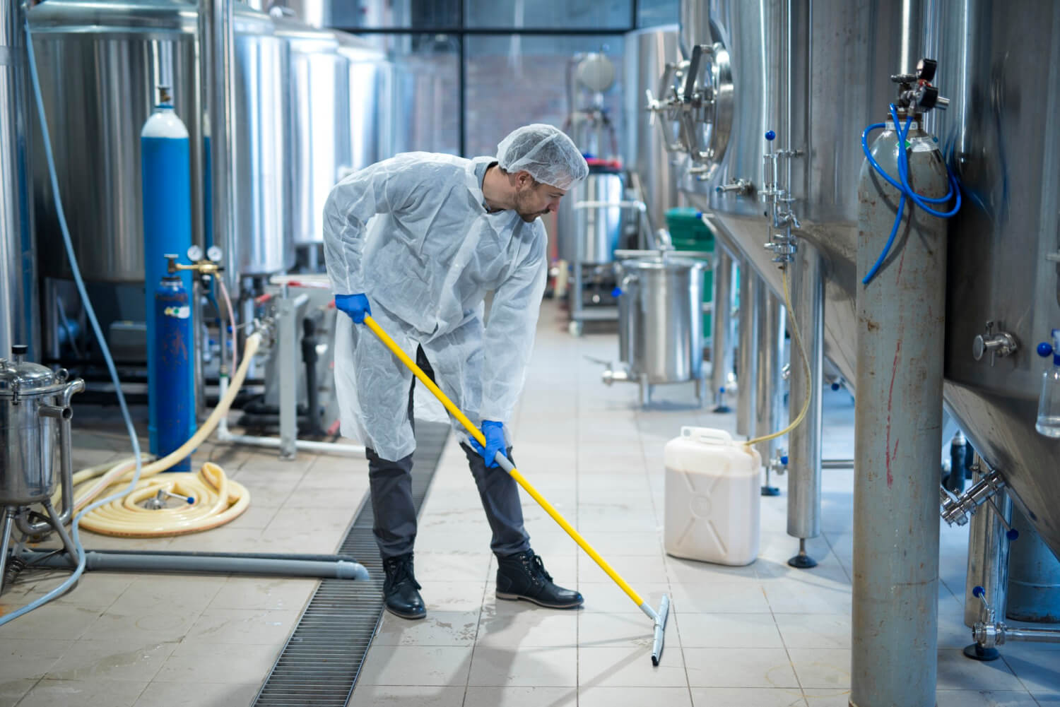 Cross-Contamination in Industrial Cleaning: How to Build a Zoning Strategy Using Chemicals & Equipment